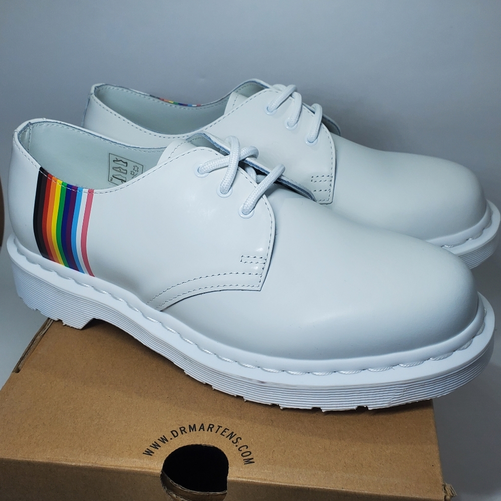 Dr Martens Pride 1461 Shoes , Brand New With Box
Women’s Size 5 and 6 - Picture 7 of 7